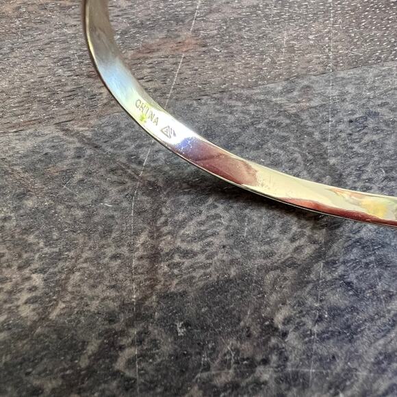 Chic and Elegant Gold Tone Cuff Bracelet with Turquoise Detail - Picture 4 of 7